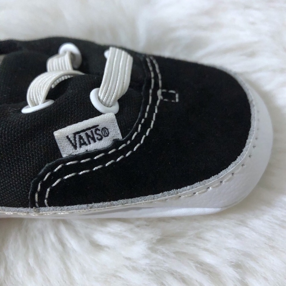 Vans Classic Black and White Infant Crib Shoes Size 2 - Picture 2 of 6